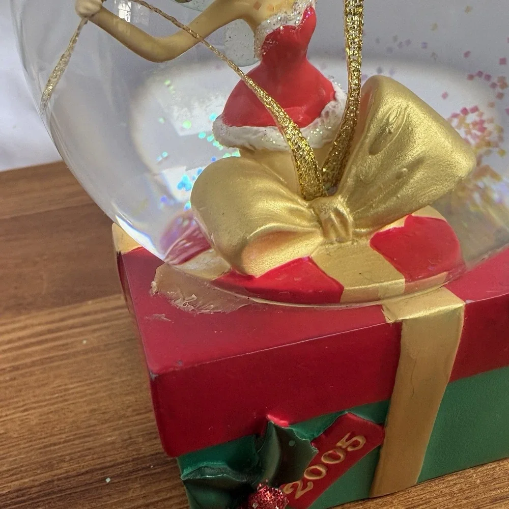 Disney Store Tinker Bell 2005 Christmas Santa Snow Globe Water Globe